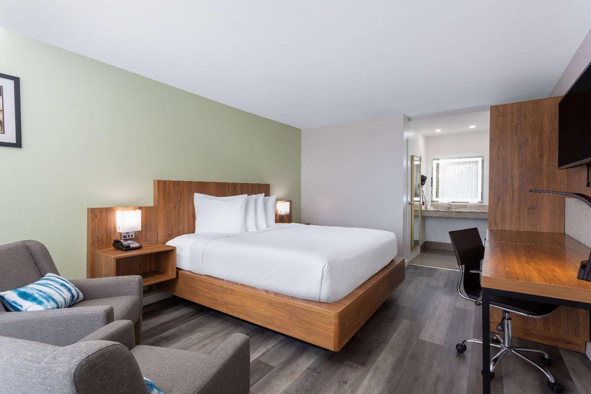 Ramada By Wyndham Altamonte Springs Near I-4 Hotel Exterior photo