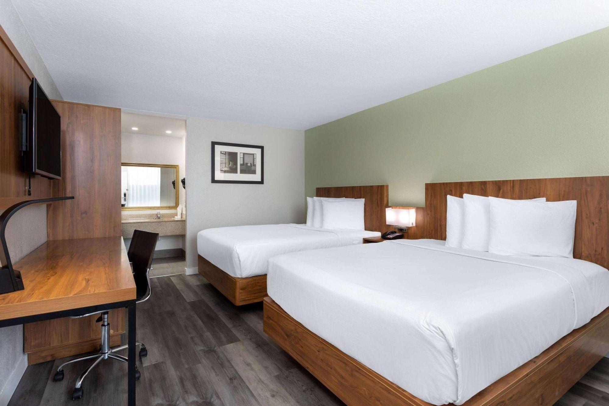 Ramada By Wyndham Altamonte Springs Near I-4 Hotel Exterior photo