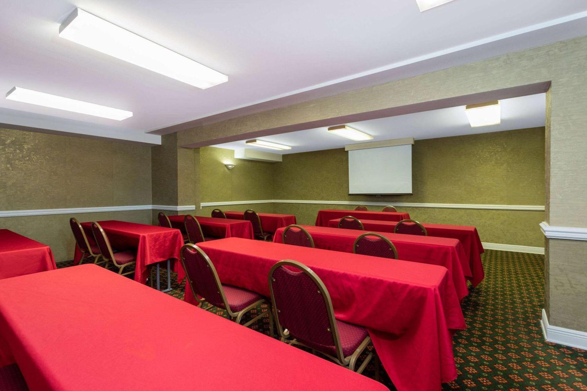 Ramada By Wyndham Altamonte Springs Near I-4 Hotel Exterior photo