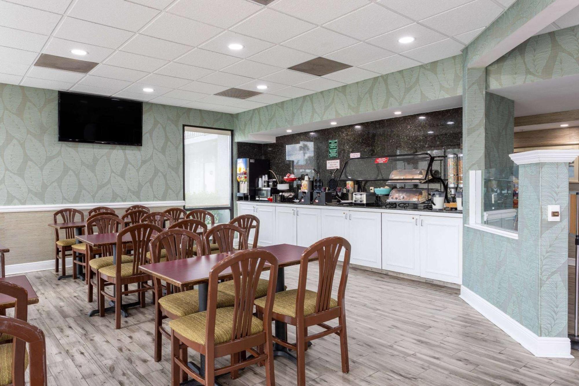 Ramada By Wyndham Altamonte Springs Near I-4 Hotel Exterior photo