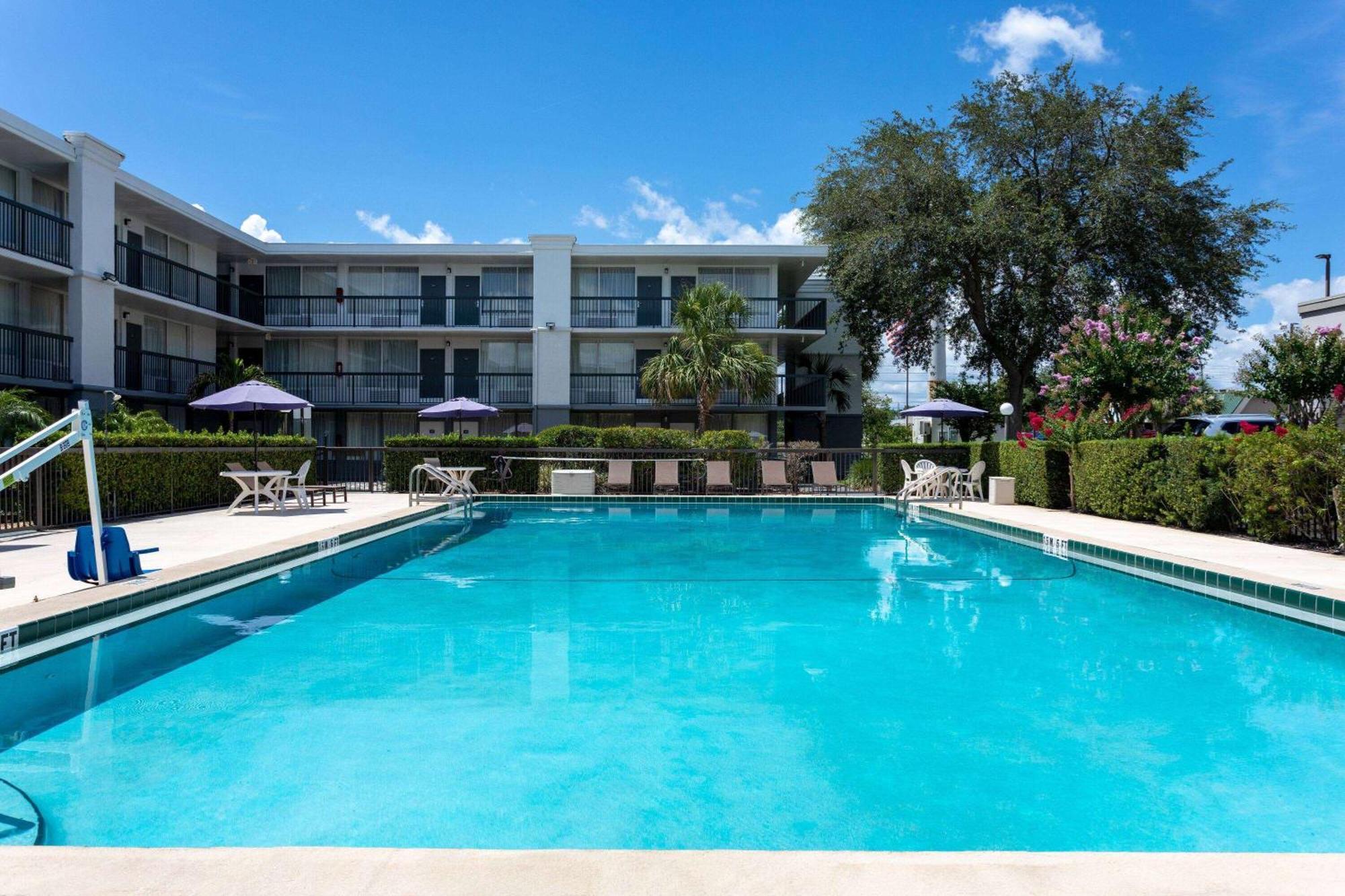 Ramada By Wyndham Altamonte Springs Near I-4 Hotel Exterior photo